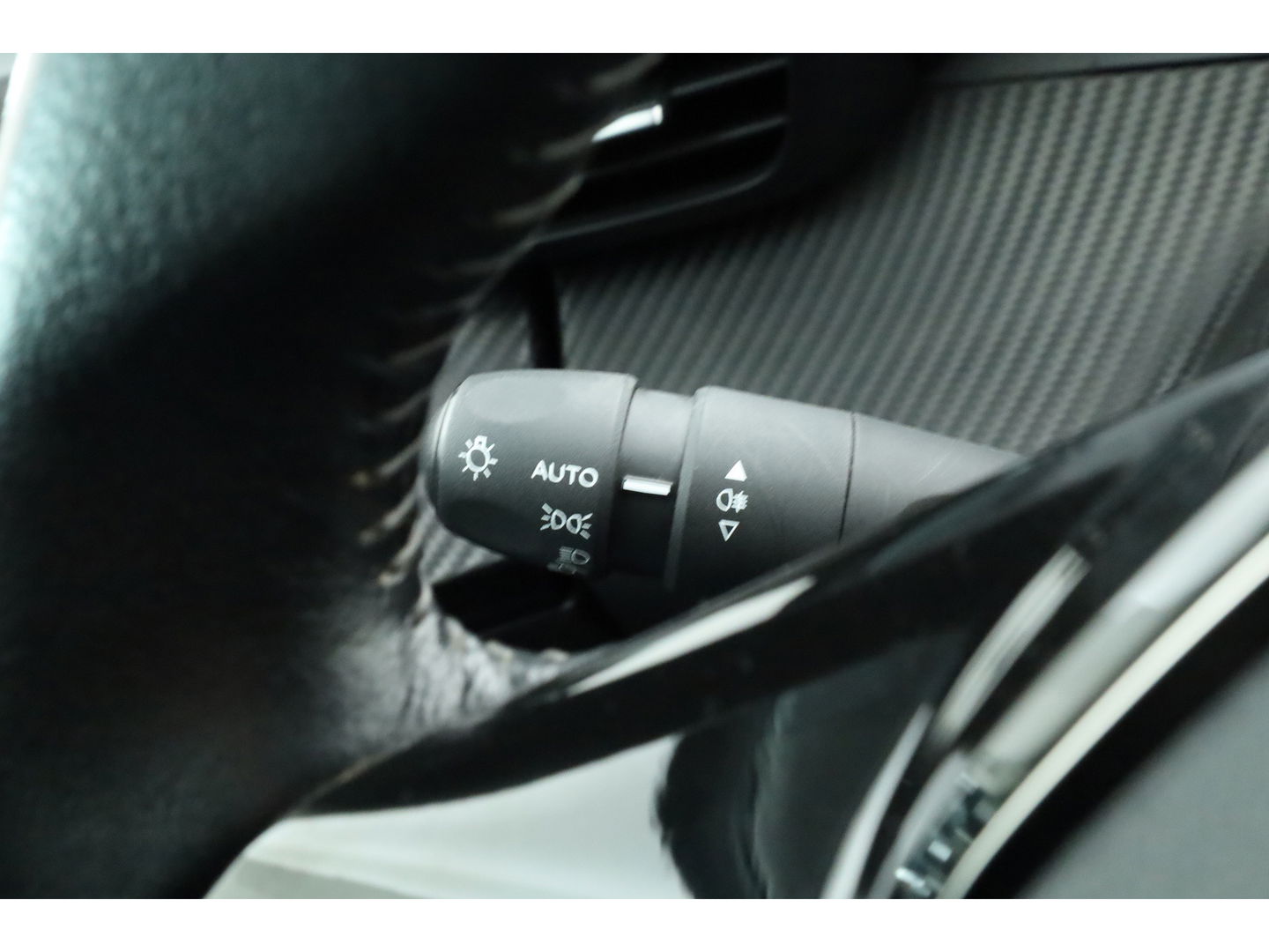 Peugeot 2008 1.5 BlueHDi Active | Navi by Apple CarPlay | Airco | Cruise Ctrl. | PDC A | LED | DAB