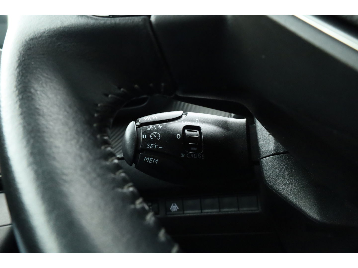 Peugeot 2008 1.5 BlueHDi Active | Navi by Apple CarPlay | Airco | Cruise Ctrl. | PDC A | LED | DAB