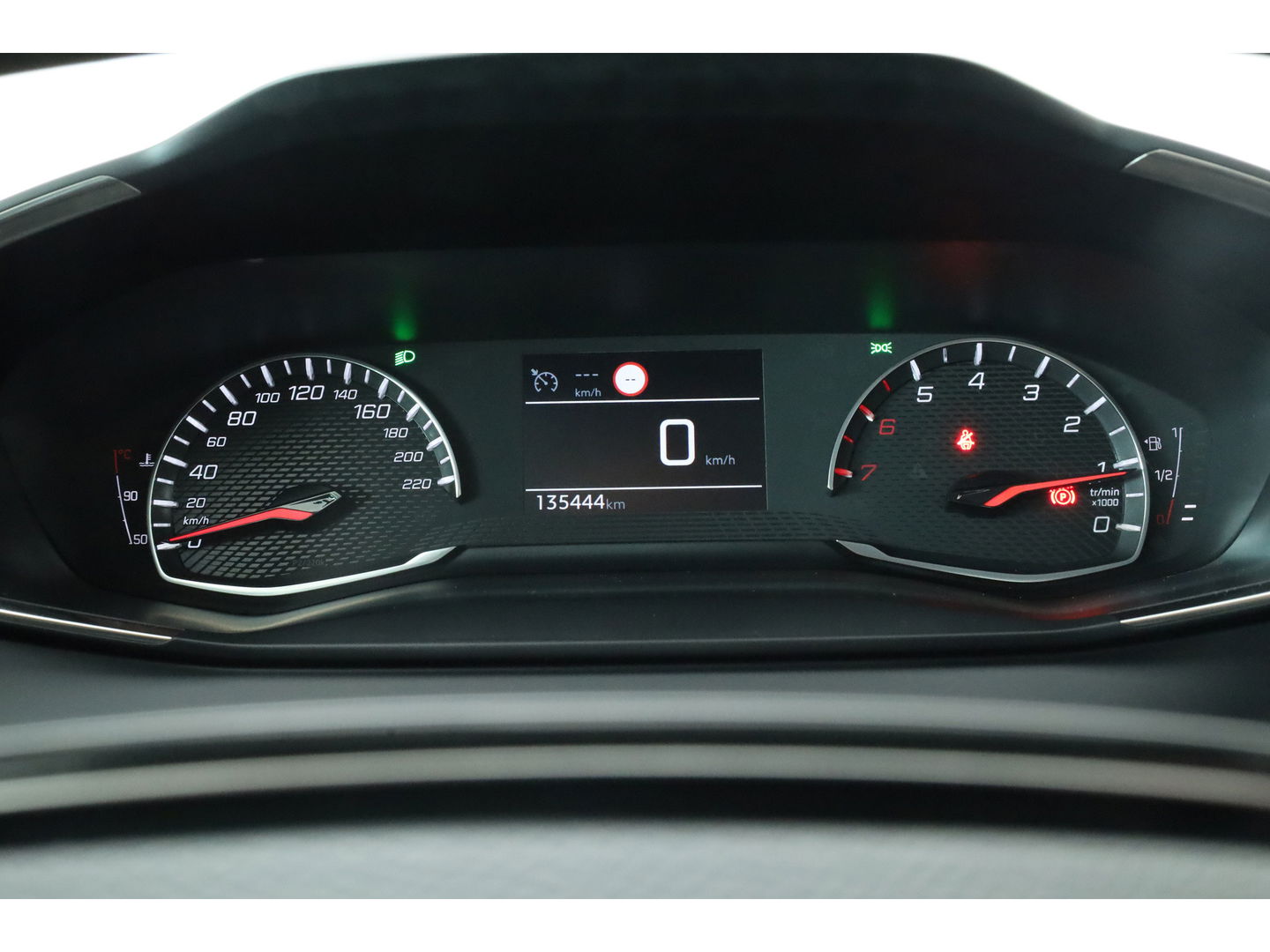 Peugeot 2008 1.5 BlueHDi Active | Navi by Apple CarPlay | Airco | Cruise Ctrl. | PDC A | LED | DAB