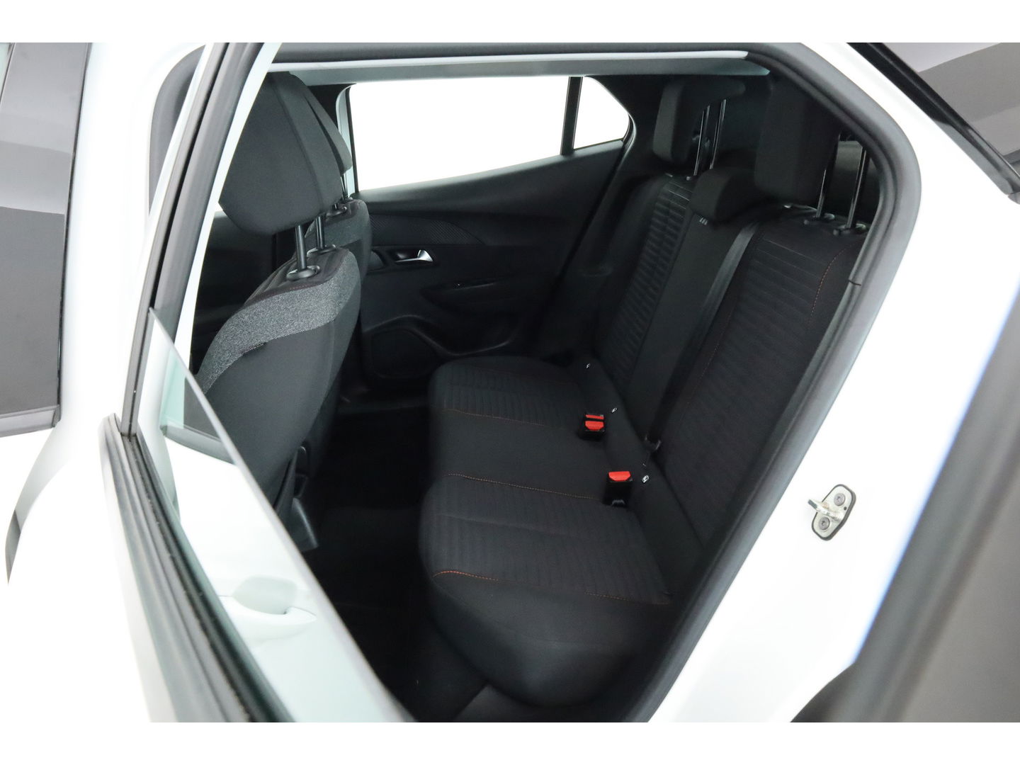 Peugeot 2008 1.5 BlueHDi Active | Navi by Apple CarPlay | Airco | Cruise Ctrl. | PDC A | LED | DAB