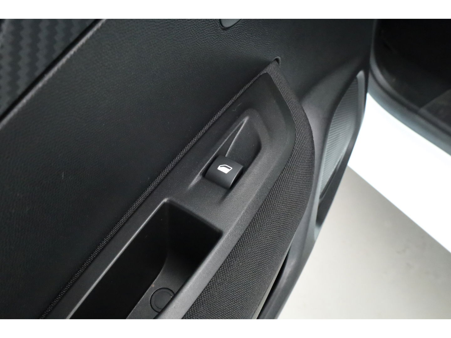 Peugeot 2008 1.5 BlueHDi Active | Navi by Apple CarPlay | Airco | Cruise Ctrl. | PDC A | LED | DAB