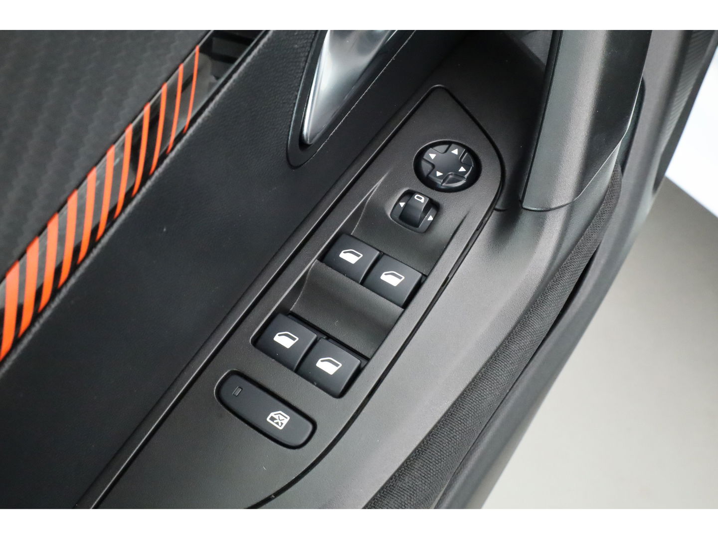 Peugeot 2008 1.5 BlueHDi Active | Navi by Apple CarPlay | Airco | Cruise Ctrl. | PDC A | LED | DAB