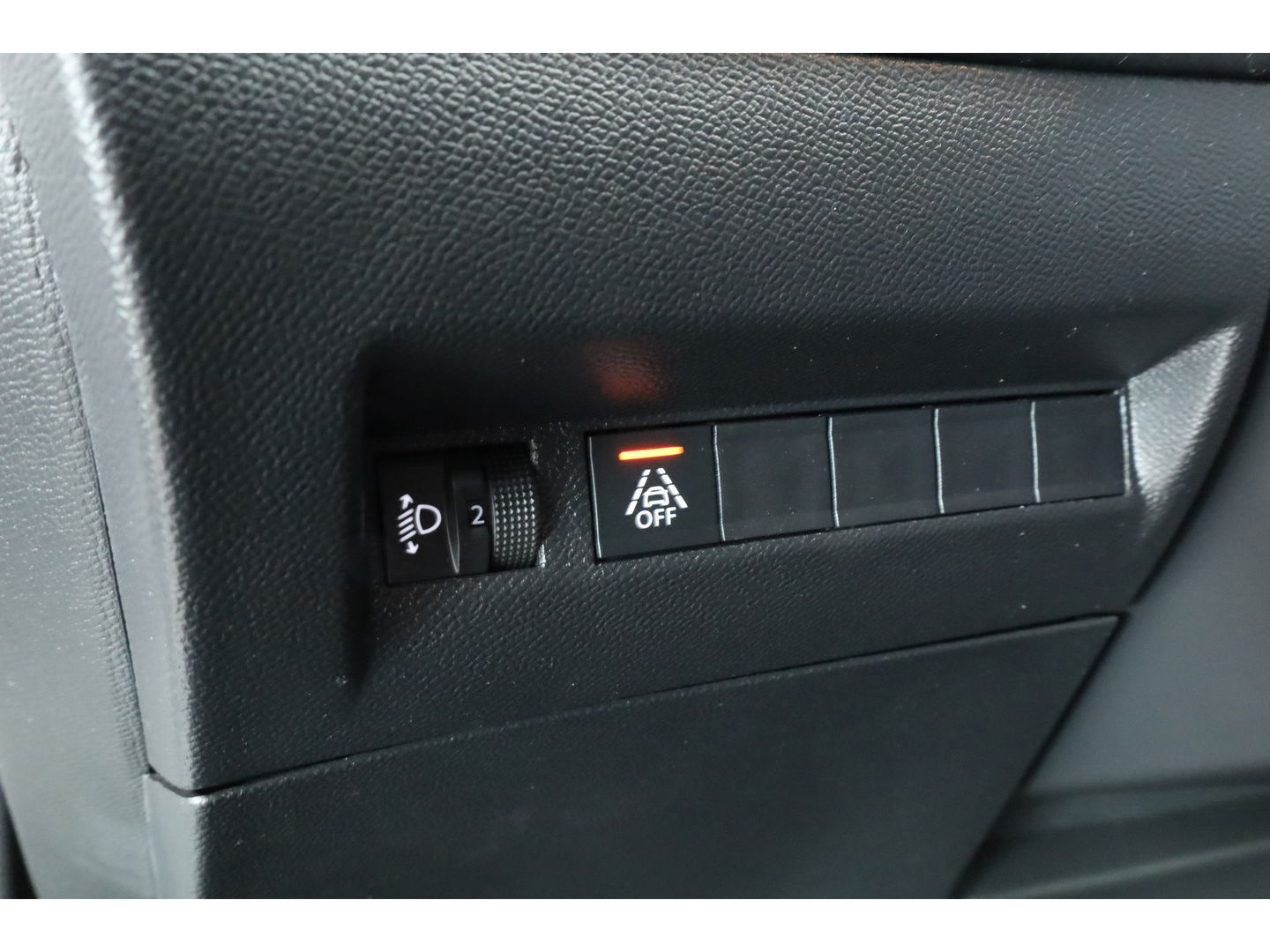 Peugeot 2008 1.2 PureTech Active | Apple CarPlay & Android Auto | Cruise Control | DAB | PDC+A | LED | Airco