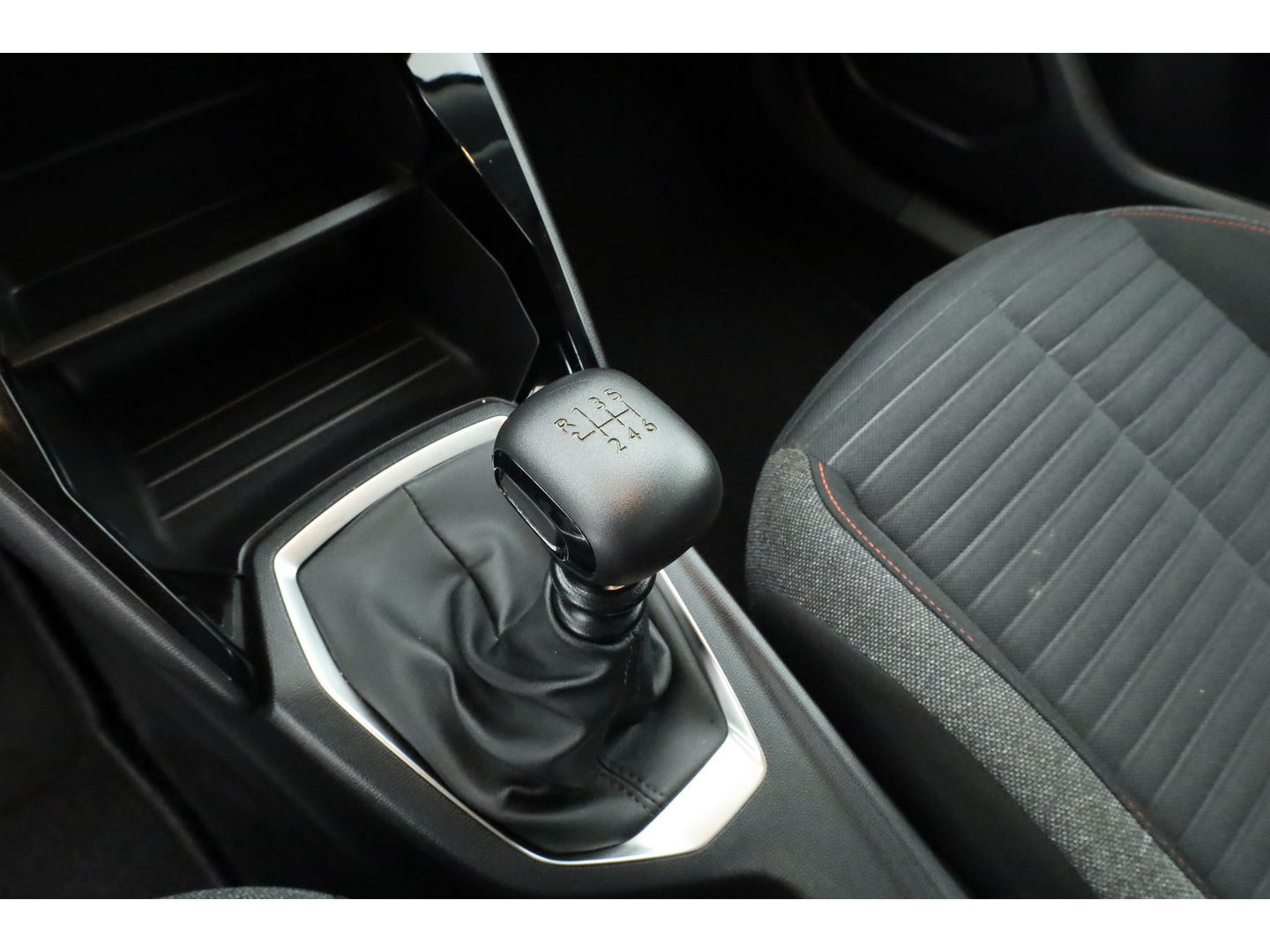 Peugeot 2008 1.2 PureTech Active | Apple CarPlay & Android Auto | Cruise Control | DAB | PDC+A | LED | Airco