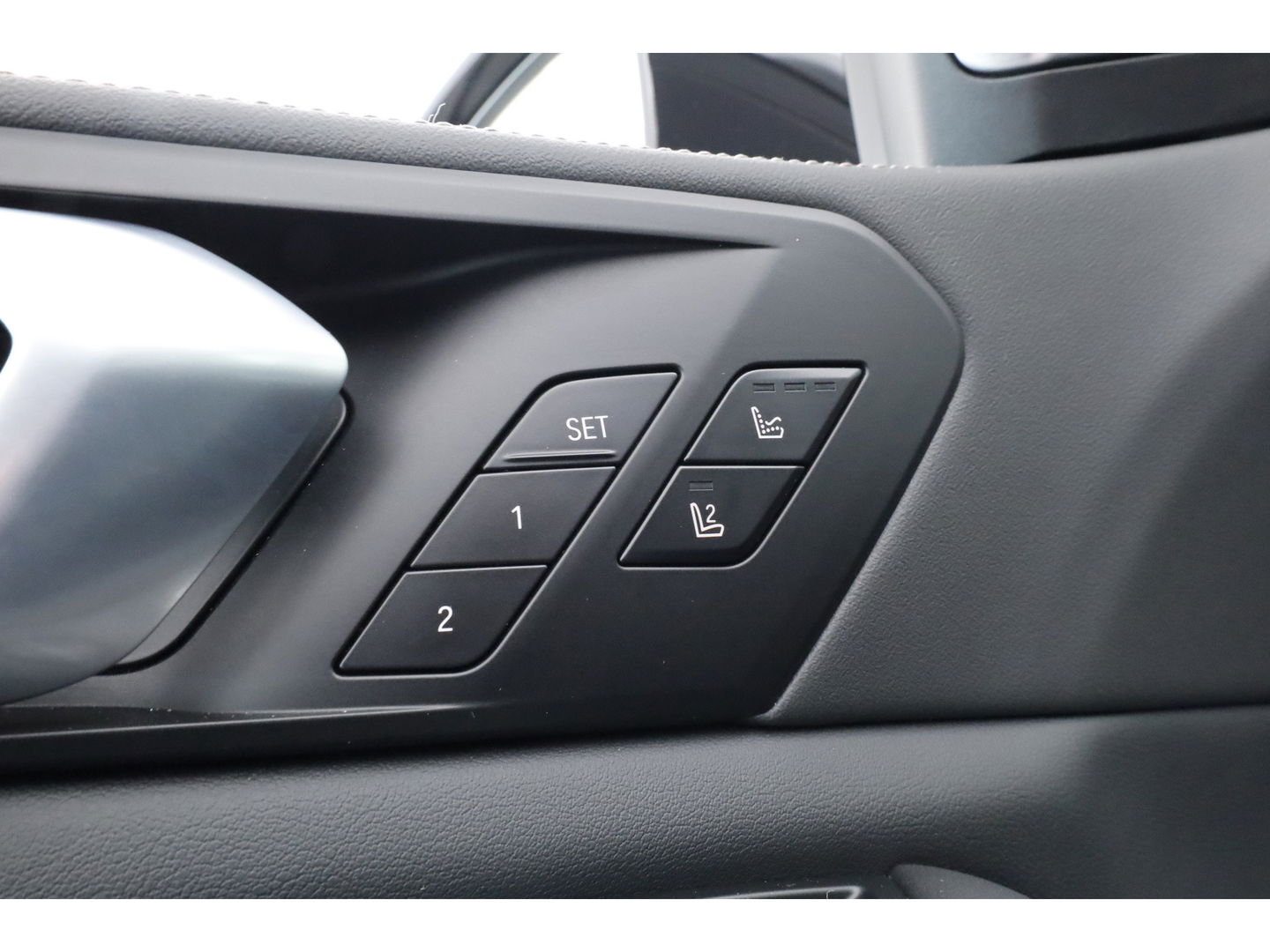 BMW X5 xDrive50e M Sport Frozen pure Grey | Skylounge | Soft Close | Achterasbesturing | 360cam | B&W Aduio | 22'' | Stoelvent. | Carbon | Luchtvering