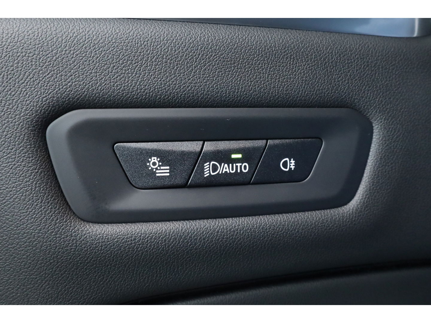 BMW X5 xDrive50e M Sport Frozen pure Grey | Skylounge | Soft Close | Achterasbesturing | 360cam | B&W Aduio | 22'' | Stoelvent. | Carbon | Luchtvering