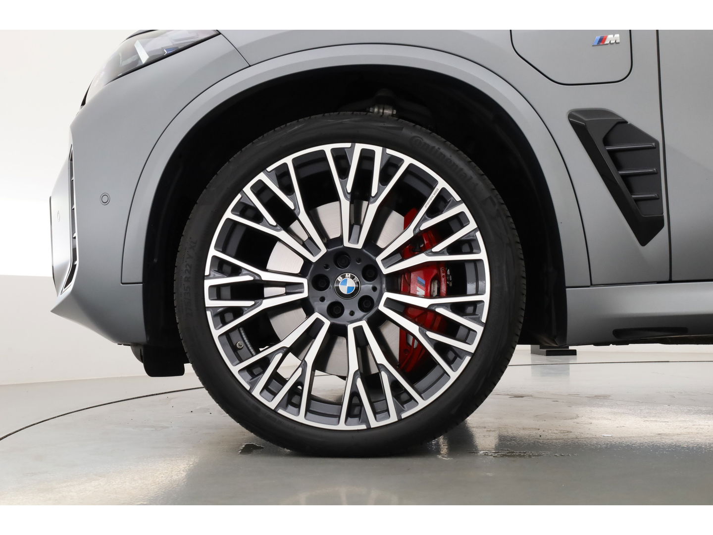 BMW X5 xDrive50e M Sport Frozen pure Grey | Skylounge | Soft Close | Achterasbesturing | 360cam | B&W Aduio | 22'' | Stoelvent. | Carbon | Luchtvering