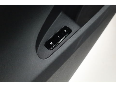 Polestar 2 Long Range Dual Motor Launch Edition 78kWh | SOH 92% | Pano | Elek. Trekhaak | 360cam | H&K Audio | 4x Stoelverw. | Elek. Stoelen | 20''