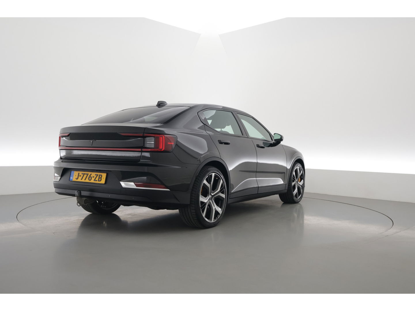 Polestar 2 Long Range Dual Motor Launch Edition 78kWh | SOH 92% | Pano | Elek. Trekhaak | 360cam | H&K Audio | 4x Stoelverw. | Elek. Stoelen | 20''