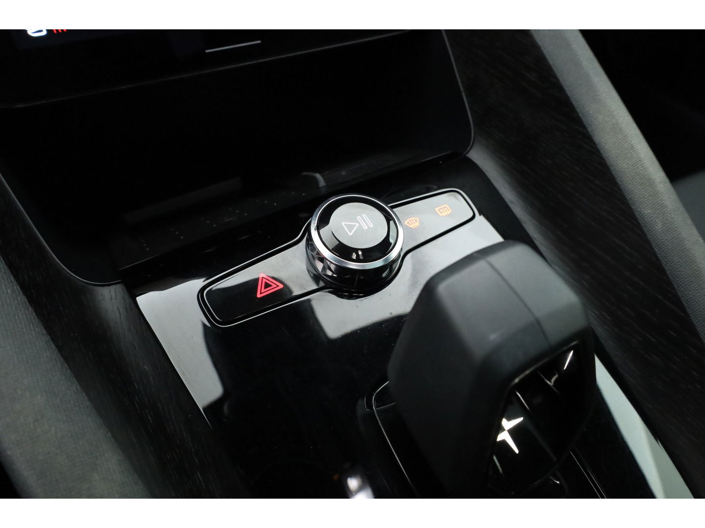 Polestar 2 Long Range Dual Motor Launch Edition 78kWh | SOH 92% | Pano | Elek. Trekhaak | 360cam | H&K Audio | 4x Stoelverw. | Elek. Stoelen | 20''