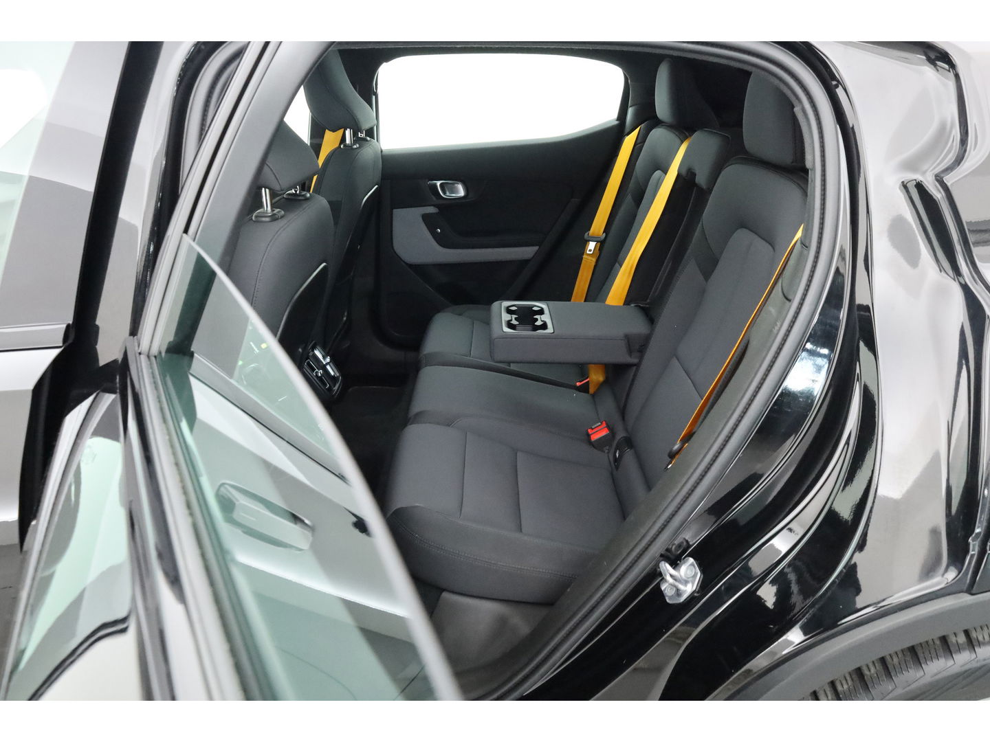 Polestar 2 Long Range Dual Motor Launch Edition 78kWh | SOH 92% | Pano | Elek. Trekhaak | 360cam | H&K Audio | 4x Stoelverw. | Elek. Stoelen | 20''