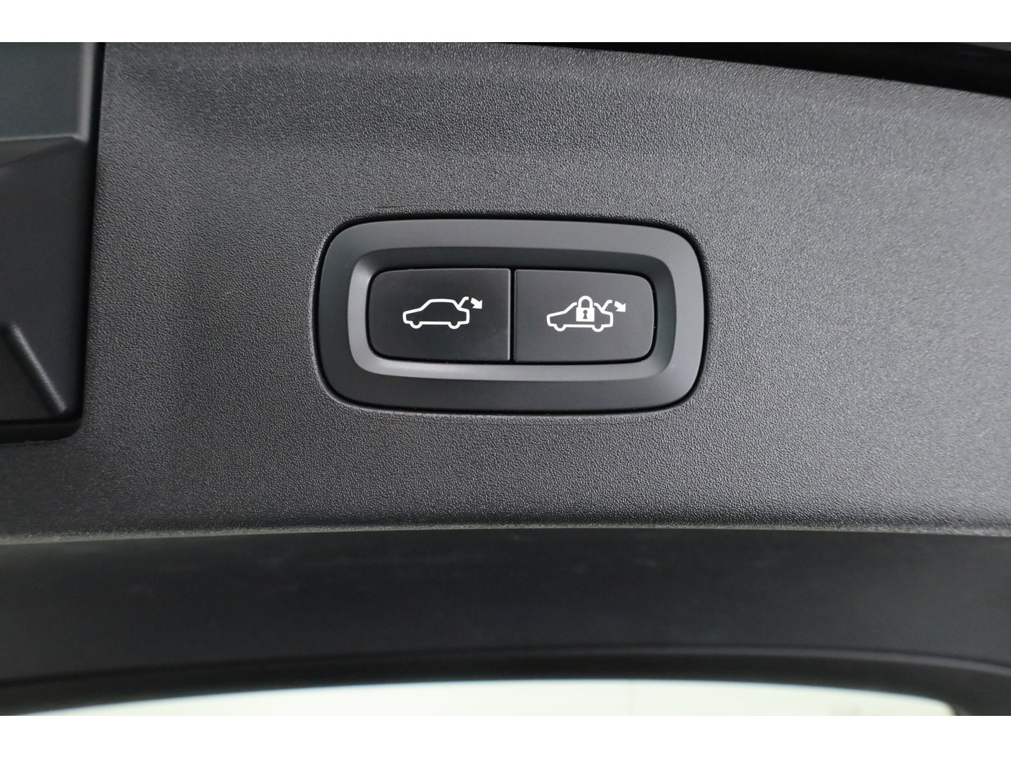 Polestar 2 Long Range Dual Motor Launch Edition 78kWh | SOH 92% | Pano | Elek. Trekhaak | 360cam | H&K Audio | 4x Stoelverw. | Elek. Stoelen | 20''