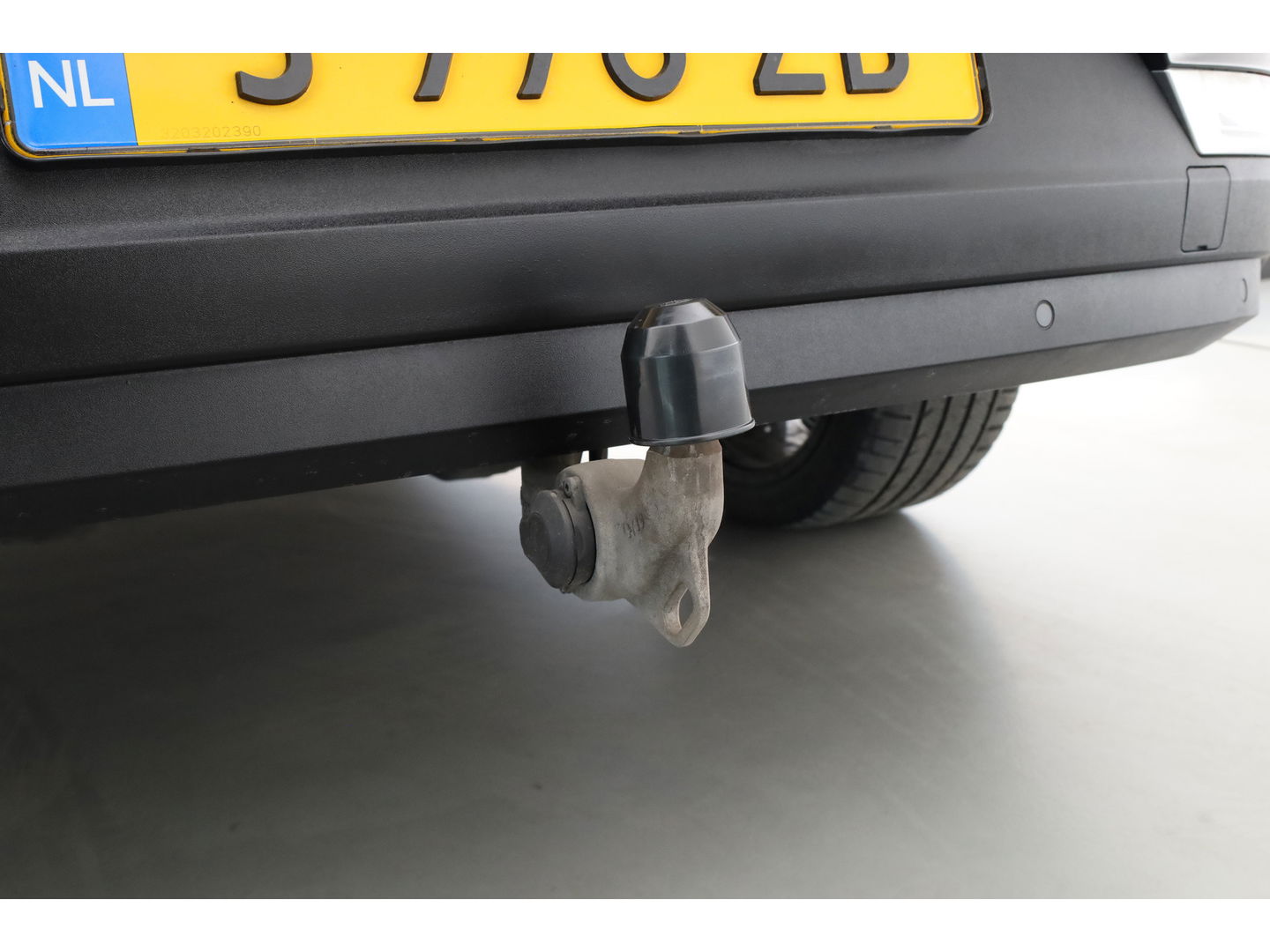 Polestar 2 Long Range Dual Motor Launch Edition 78kWh | SOH 92% | Pano | Elek. Trekhaak | 360cam | H&K Audio | 4x Stoelverw. | Elek. Stoelen | 20''