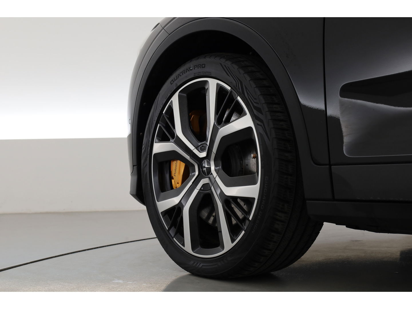 Polestar 2 Long Range Dual Motor Launch Edition 78kWh | SOH 92% | Pano | Elek. Trekhaak | 360cam | H&K Audio | 4x Stoelverw. | Elek. Stoelen | 20''