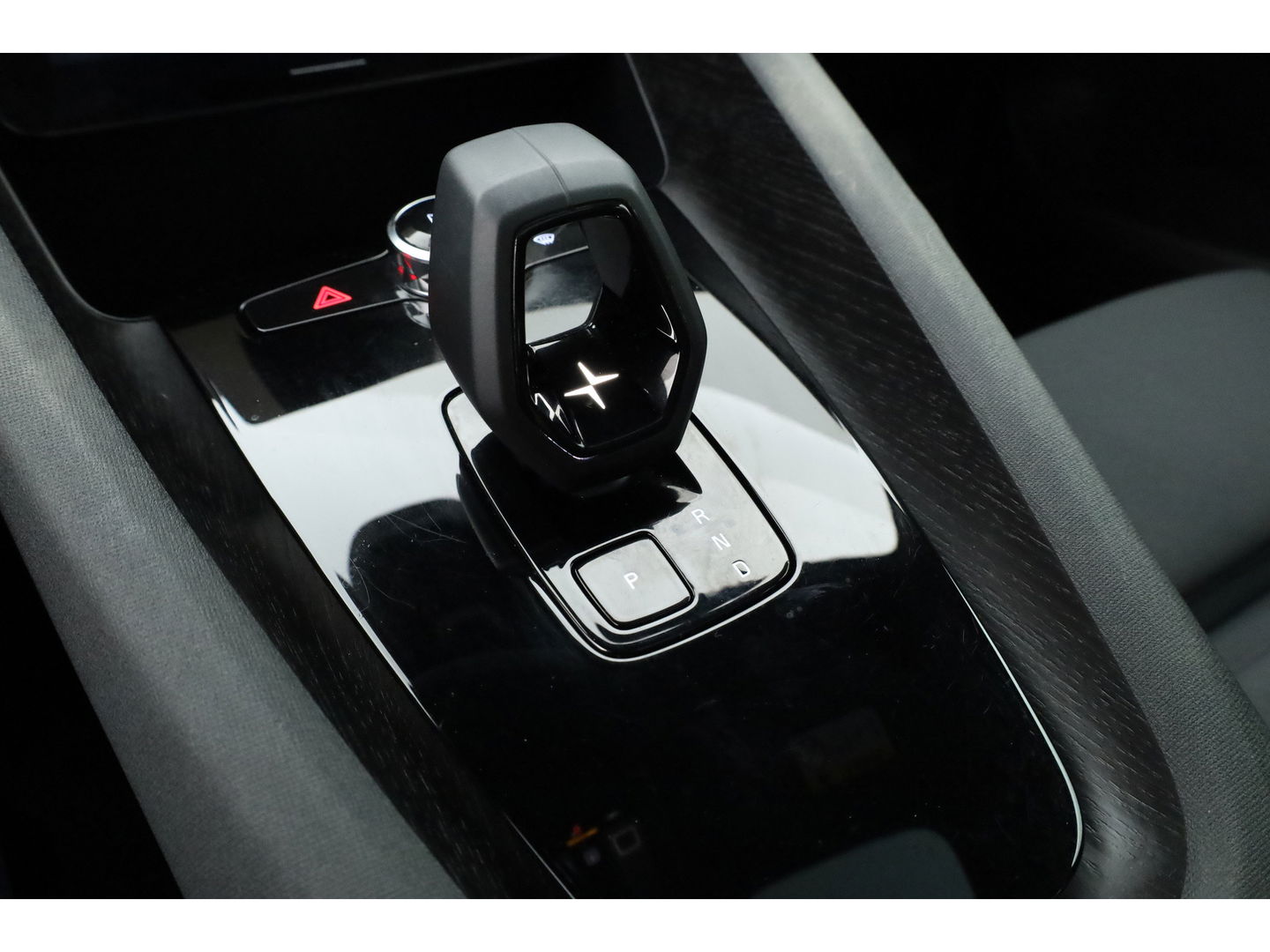 Polestar 2 Long Range Dual Motor Launch Edition 78kWh | SOH 92% | Pano | Elek. Trekhaak | 360cam | H&K Audio | 4x Stoelverw. | Elek. Stoelen | 20''