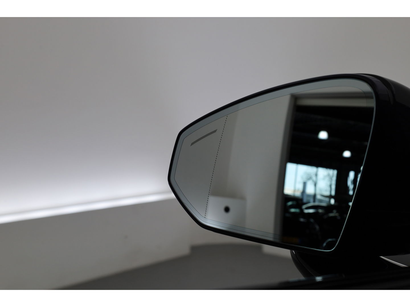 Polestar 2 Long Range Dual Motor Launch Edition 78kWh | SOH 92% | Pano | Elek. Trekhaak | 360cam | H&K Audio | 4x Stoelverw. | Elek. Stoelen | 20''