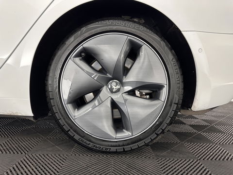 Tesla Model 3 Standard RWD Plus 60 kWh [ 3-Fase-11kW ] {SOH-97%} (INCL.BTW) Aut. *PANO | AUTO-PILOT | LEATHER | KEYLESS | FULL-LED | MEMORY-PACK | TOP-VIEW | DAB | CARPLAY | DIGI-COCKPIT | LANE-ASSIST | COMFORT-SEATS | 18"ALU*