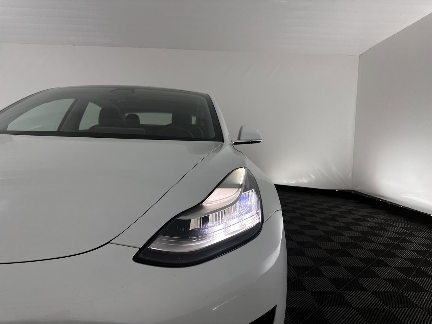 Tesla Model 3 Standard RWD Plus 60 kWh [ 3-Fase-11kW ] {SOH-97%} (INCL.BTW) Aut. *PANO | AUTO-PILOT | LEATHER | KEYLESS | FULL-LED | MEMORY-PACK | TOP-VIEW | DAB | CARPLAY | DIGI-COCKPIT | LANE-ASSIST | COMFORT-SEATS | 18"ALU*