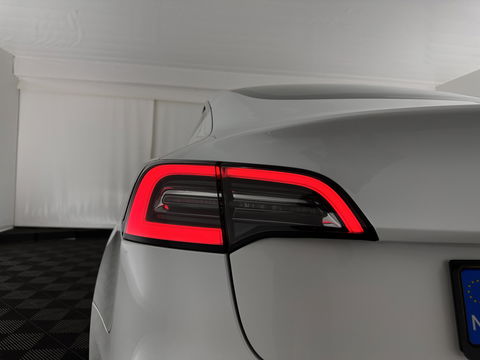 Tesla Model 3 Standard RWD Plus 60 kWh [ 3-Fase-11kW ] {SOH-97%} (INCL.BTW) Aut. *PANO | AUTO-PILOT | LEATHER | KEYLESS | FULL-LED | MEMORY-PACK | TOP-VIEW | DAB | CARPLAY | DIGI-COCKPIT | LANE-ASSIST | COMFORT-SEATS | 18"ALU*