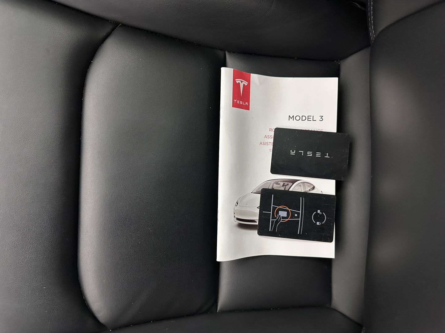 Tesla Model 3 Standard RWD Plus 60 kWh [ 3-Fase-11kW ] {SOH-97%} (INCL.BTW) Aut. *PANO | AUTO-PILOT | LEATHER | KEYLESS | FULL-LED | MEMORY-PACK | TOP-VIEW | DAB | CARPLAY | DIGI-COCKPIT | LANE-ASSIST | COMFORT-SEATS | 18"ALU*