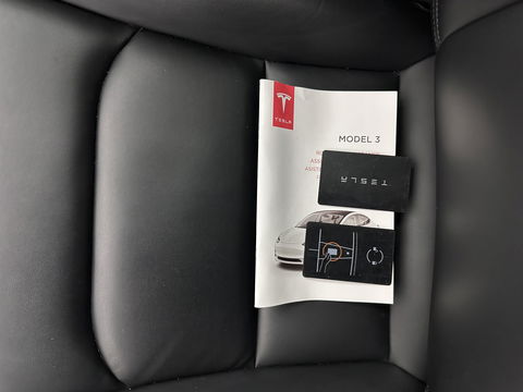 Tesla Model 3 Standard RWD Plus 60 kWh [ 3-Fase-11kW ] {SOH-97%} (INCL.BTW) Aut. *PANO | AUTO-PILOT | LEATHER | KEYLESS | FULL-LED | MEMORY-PACK | TOP-VIEW | DAB | CARPLAY | DIGI-COCKPIT | LANE-ASSIST | COMFORT-SEATS | 18"ALU*