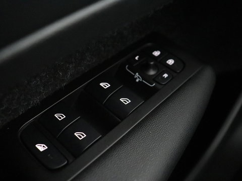 Volvo XC40 Recharge P8 AWD R Design | Stoel & stuurverwarming | Harman/Kardon | Adaptive cruise | Carplay | Navigatie | Keyless | Leder/Alcantara | Parkeerhulp | Full LED