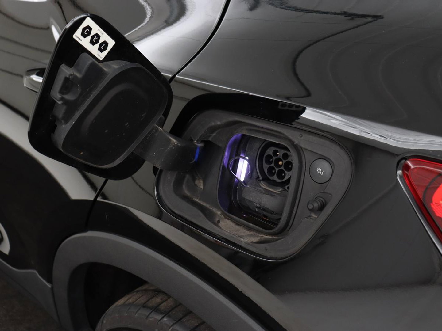 Volvo XC40 Recharge P8 AWD R Design | Stoel & stuurverwarming | Harman/Kardon | Adaptive cruise | Carplay | Navigatie | Keyless | Leder/Alcantara | Parkeerhulp | Full LED