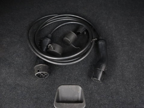 Volvo XC40 Recharge P8 AWD R Design | Stoel & stuurverwarming | Harman/Kardon | Adaptive cruise | Carplay | Navigatie | Keyless | Leder/Alcantara | Parkeerhulp | Full LED