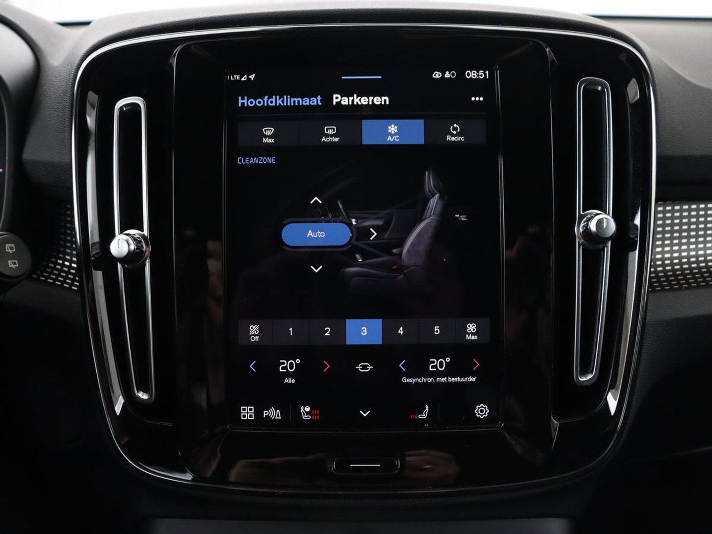 Volvo XC40 Recharge P8 AWD R Design | Stoel & stuurverwarming | Harman/Kardon | Adaptive cruise | Carplay | Navigatie | Keyless | Leder/Alcantara | Parkeerhulp | Full LED