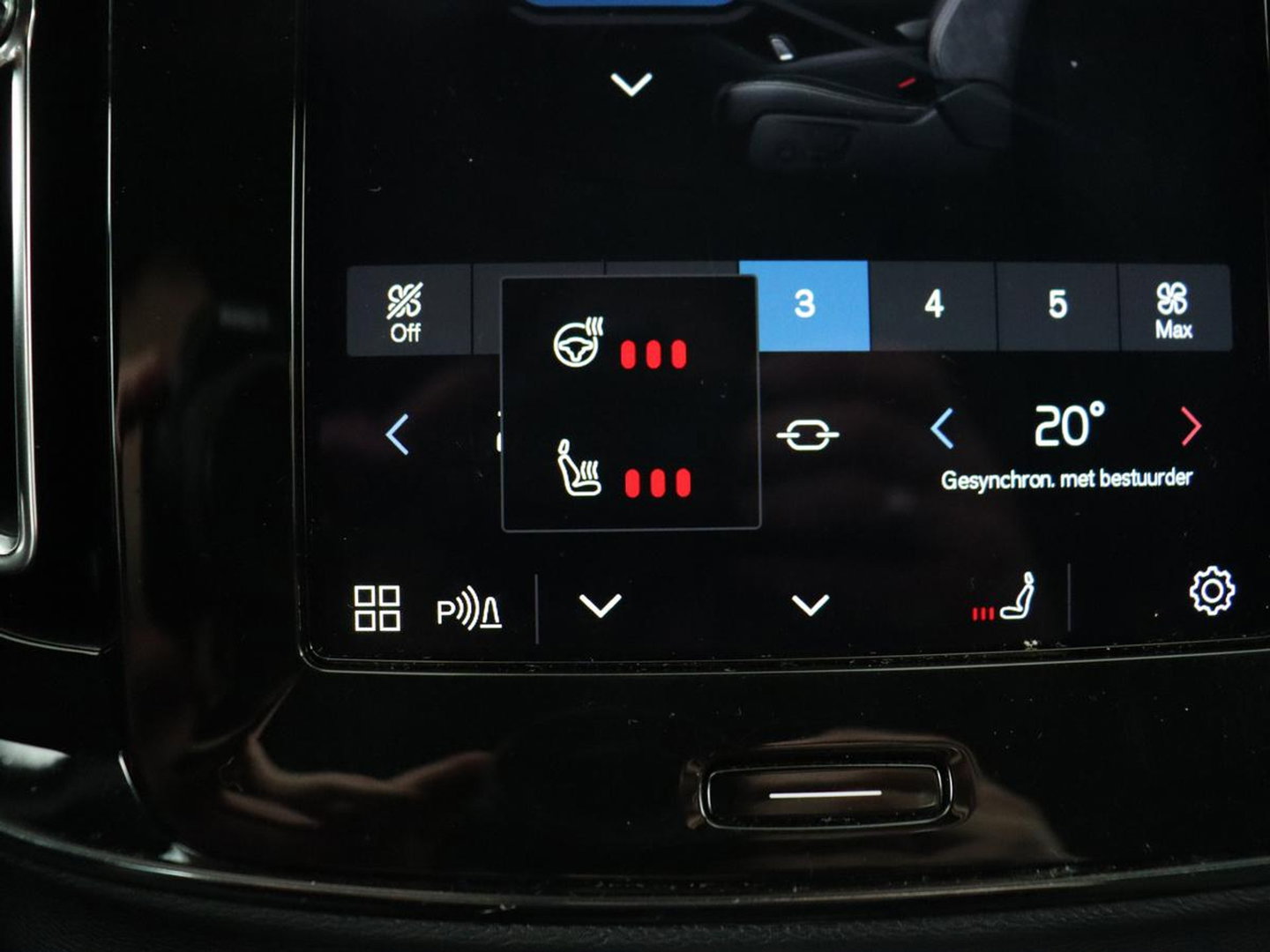 Volvo XC40 Recharge P8 AWD R Design | Stoel & stuurverwarming | Harman/Kardon | Adaptive cruise | Carplay | Navigatie | Keyless | Leder/Alcantara | Parkeerhulp | Full LED