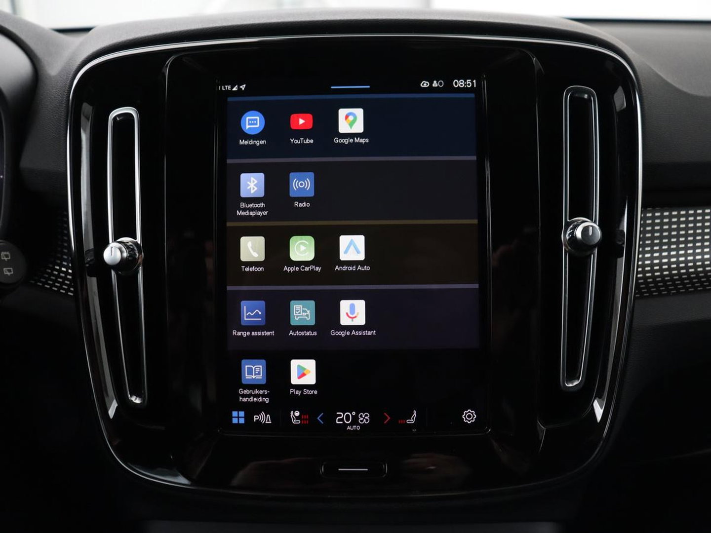 Volvo XC40 Recharge P8 AWD R Design | Stoel & stuurverwarming | Harman/Kardon | Adaptive cruise | Carplay | Navigatie | Keyless | Leder/Alcantara | Parkeerhulp | Full LED