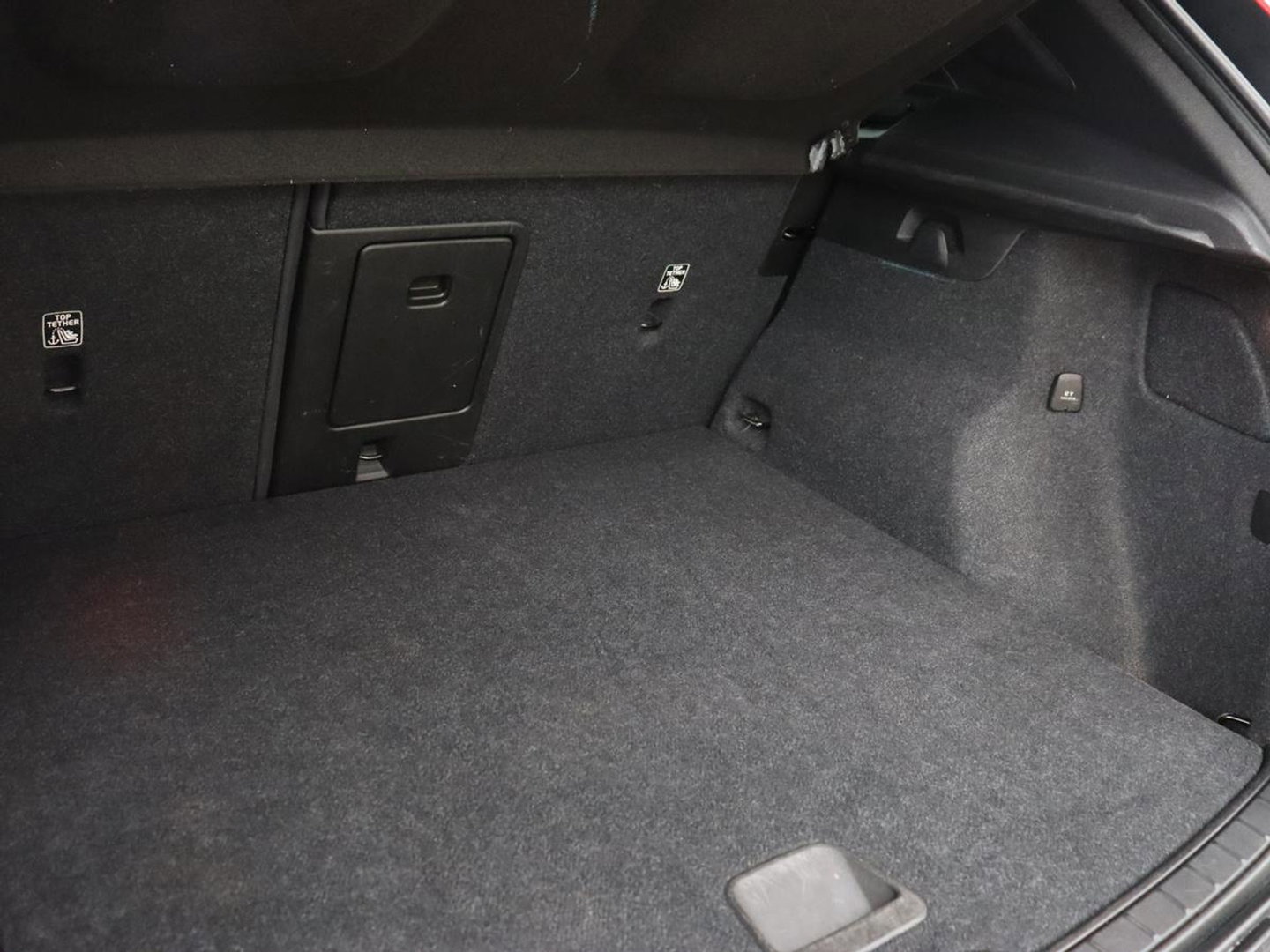 Volvo XC40 Recharge P8 AWD R Design | Stoel & stuurverwarming | Harman/Kardon | Adaptive cruise | Carplay | Navigatie | Keyless | Leder/Alcantara | Parkeerhulp | Full LED