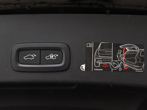 Volvo XC40 Recharge P8 AWD R Design | Stoel & stuurverwarming | Harman/Kardon | Adaptive cruise | Carplay | Navigatie | Keyless | Leder/Alcantara | Parkeerhulp | Full LED