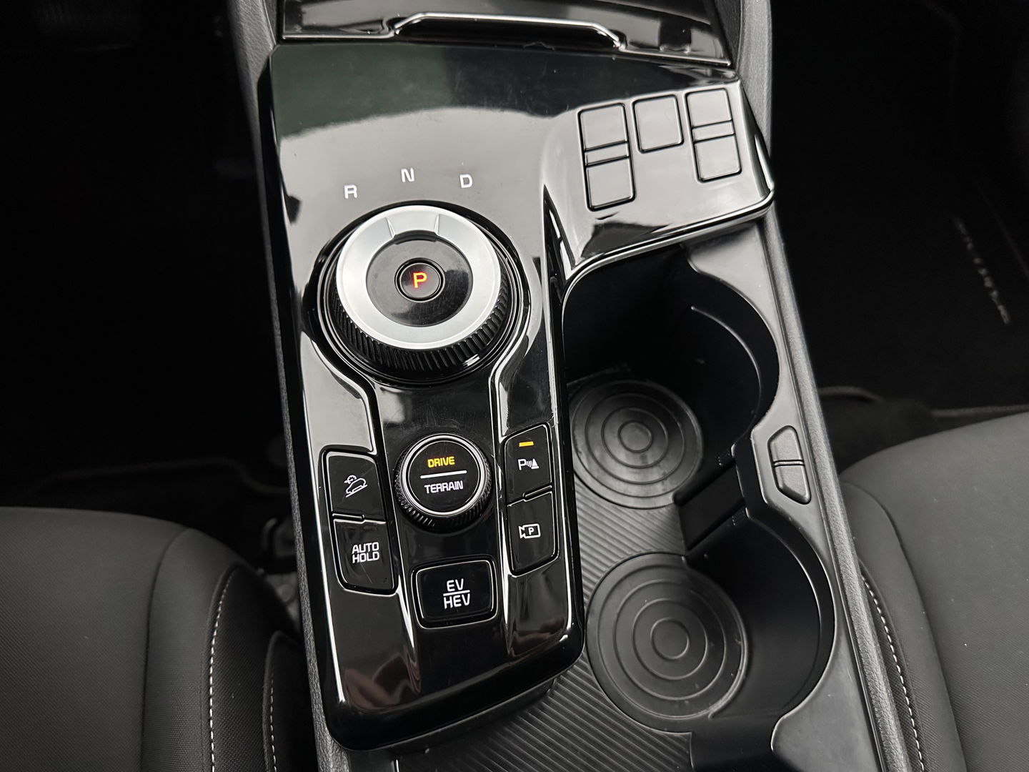 Kia Sportage 1.6 T-GDi Plug-in Hybrid AWD DynamicLine (INCL-BTW)  Aut.*FULL-LED | ADAPTIVE-CRUISE | WIDE-SCREEN-DIGI-COCKPIT | NAVI-FULLMAP | DAB | COMFORT-SEATS | ECC | SHIFT-PADDLES | CAMERA | PDC | CARPLAY | 19''ALU*