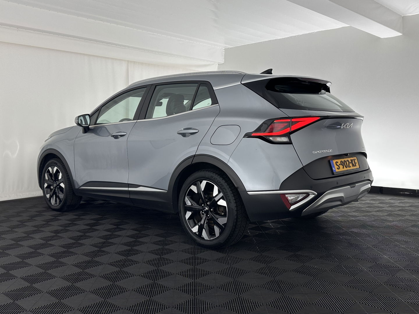 Kia Sportage 1.6 T-GDi Plug-in Hybrid AWD DynamicLine (INCL-BTW)  Aut.*FULL-LED | ADAPTIVE-CRUISE | WIDE-SCREEN-DIGI-COCKPIT | NAVI-FULLMAP | DAB | COMFORT-SEATS | ECC | SHIFT-PADDLES | CAMERA | PDC | CARPLAY | 19''ALU*
