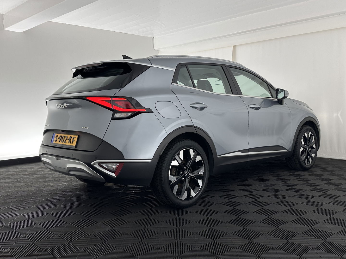 Kia Sportage 1.6 T-GDi Plug-in Hybrid AWD DynamicLine (INCL-BTW)  Aut.*FULL-LED | ADAPTIVE-CRUISE | WIDE-SCREEN-DIGI-COCKPIT | NAVI-FULLMAP | DAB | COMFORT-SEATS | ECC | SHIFT-PADDLES | CAMERA | PDC | CARPLAY | 19''ALU*