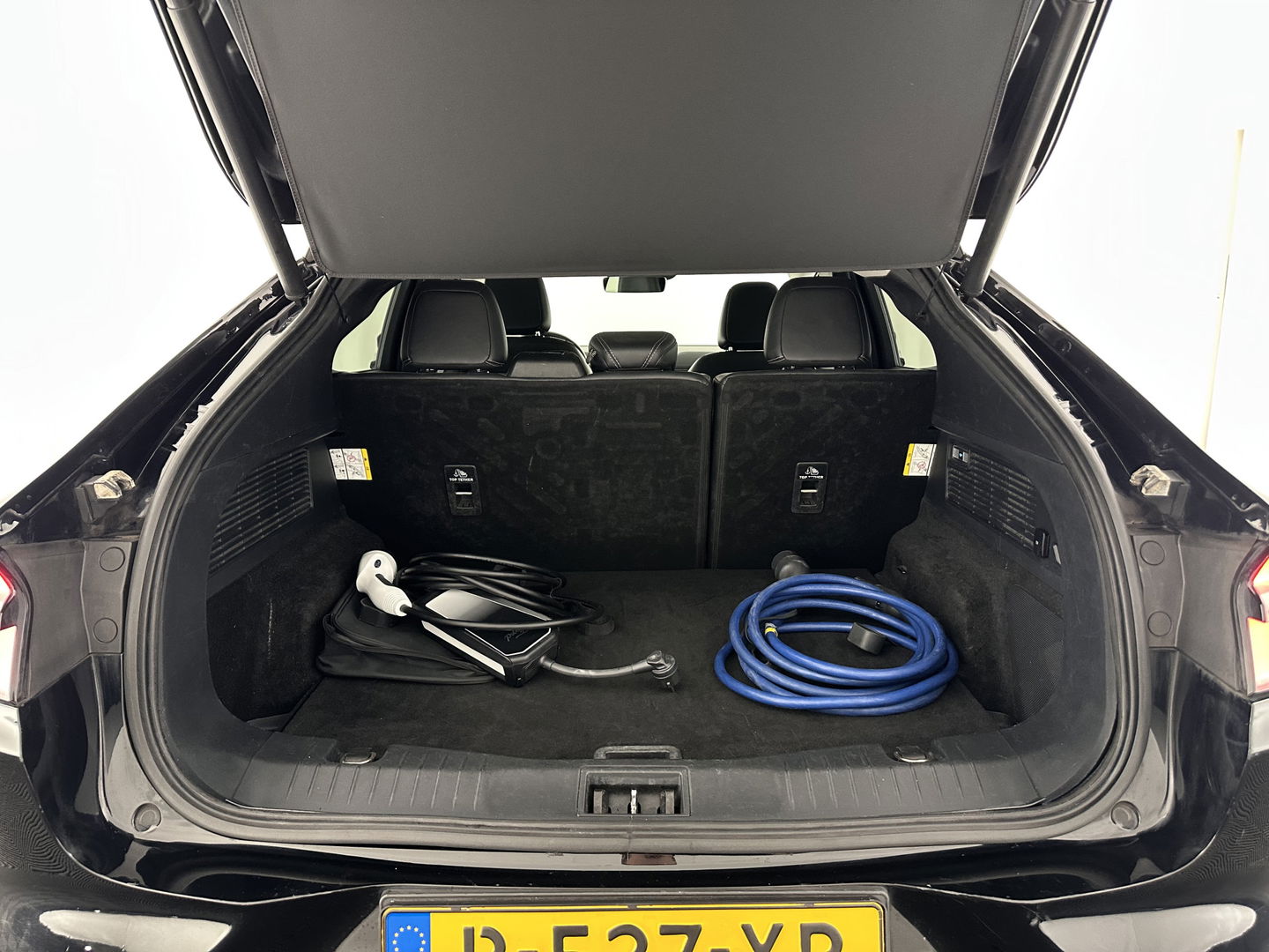 Ford Mustang Mach-E RWD 75 kWh [ 3-Fase ] {SOH-88%} (INCL.BTW) *LEATHER | FULL-LED | DAB | DIGI-COCKPIT | KEYLESS | NAVI-FULLMAP | CARPLAY | HEATED-COMFORTSEATS | TOPVIEW | ADAPTIVE-CRUISE | PRIVACY-GLASS | 18'' ALU*