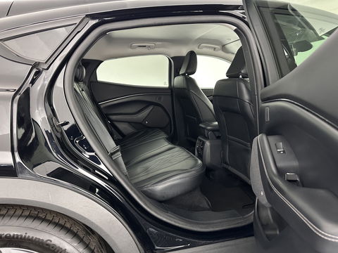 Ford Mustang Mach-E RWD 75 kWh [ 3-Fase ] {SOH-88%} (INCL.BTW) *LEATHER | FULL-LED | DAB | DIGI-COCKPIT | KEYLESS | NAVI-FULLMAP | CARPLAY | HEATED-COMFORTSEATS | TOPVIEW | ADAPTIVE-CRUISE | PRIVACY-GLASS | 18'' ALU*