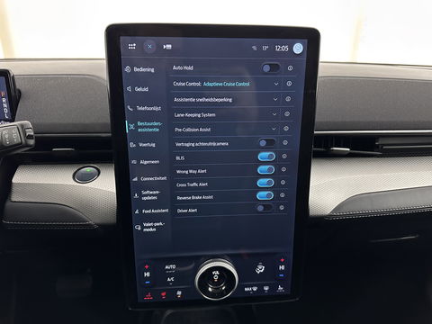 Ford Mustang Mach-E RWD 75 kWh [ 3-Fase ] {SOH-88%} (INCL.BTW) *LEATHER | FULL-LED | DAB | DIGI-COCKPIT | KEYLESS | NAVI-FULLMAP | CARPLAY | HEATED-COMFORTSEATS | TOPVIEW | ADAPTIVE-CRUISE | PRIVACY-GLASS | 18'' ALU*