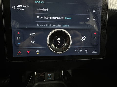 Ford Mustang Mach-E RWD 75 kWh [ 3-Fase ] {SOH-88%} (INCL.BTW) *LEATHER | FULL-LED | DAB | DIGI-COCKPIT | KEYLESS | NAVI-FULLMAP | CARPLAY | HEATED-COMFORTSEATS | TOPVIEW | ADAPTIVE-CRUISE | PRIVACY-GLASS | 18'' ALU*