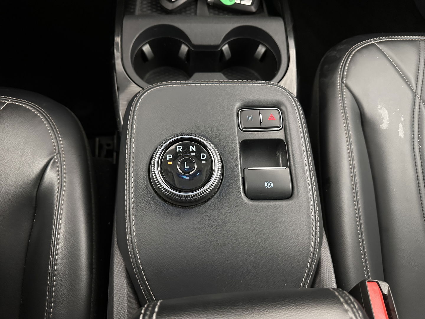 Ford Mustang Mach-E RWD 75 kWh [ 3-Fase ] {SOH-88%} (INCL.BTW) *LEATHER | FULL-LED | DAB | DIGI-COCKPIT | KEYLESS | NAVI-FULLMAP | CARPLAY | HEATED-COMFORTSEATS | TOPVIEW | ADAPTIVE-CRUISE | PRIVACY-GLASS | 18'' ALU*