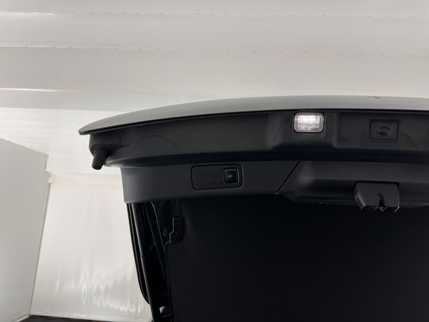 Ford Mustang Mach-E RWD 75 kWh [ 3-Fase ] {SOH-88%} (INCL.BTW) *LEATHER | FULL-LED | DAB | DIGI-COCKPIT | KEYLESS | NAVI-FULLMAP | CARPLAY | HEATED-COMFORTSEATS | TOPVIEW | ADAPTIVE-CRUISE | PRIVACY-GLASS | 18'' ALU*