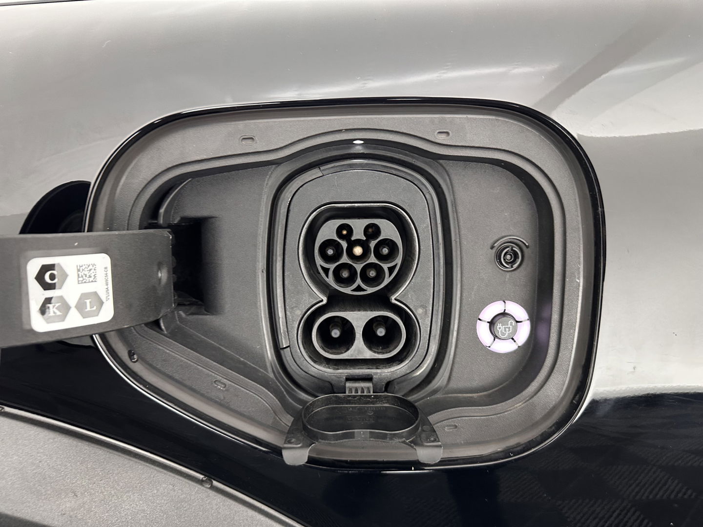 Ford Mustang Mach-E RWD 75 kWh [ 3-Fase ] {SOH-88%} (INCL.BTW) *LEATHER | FULL-LED | DAB | DIGI-COCKPIT | KEYLESS | NAVI-FULLMAP | CARPLAY | HEATED-COMFORTSEATS | TOPVIEW | ADAPTIVE-CRUISE | PRIVACY-GLASS | 18'' ALU*