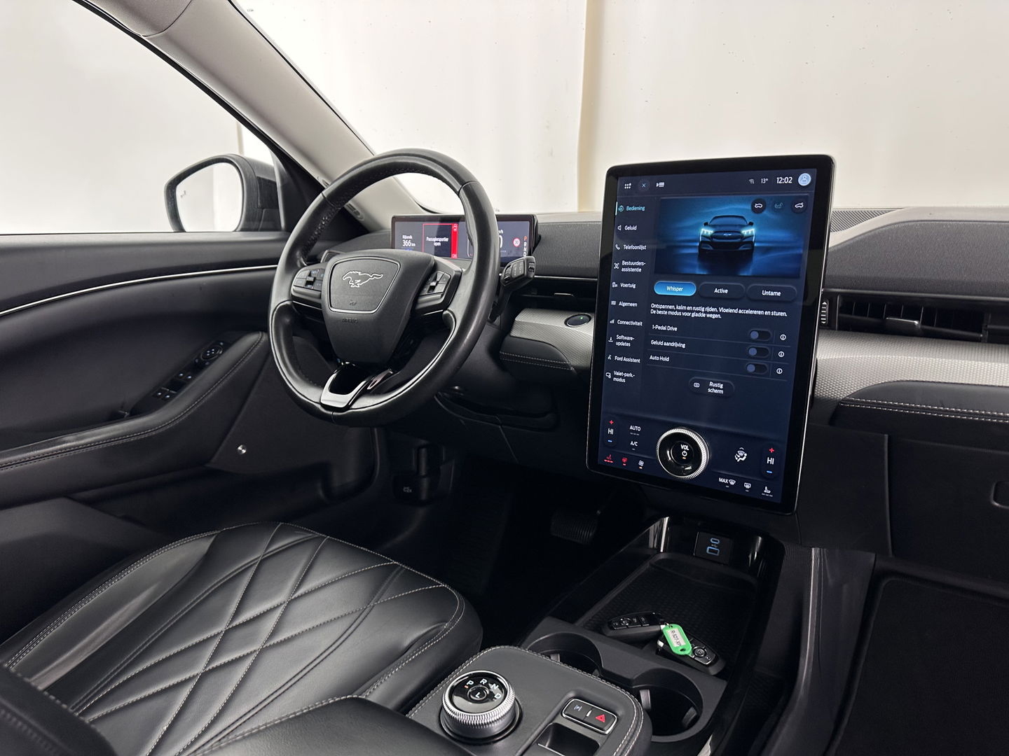 Ford Mustang Mach-E RWD 75 kWh [ 3-Fase ] {SOH-88%} (INCL.BTW) *LEATHER | FULL-LED | DAB | DIGI-COCKPIT | KEYLESS | NAVI-FULLMAP | CARPLAY | HEATED-COMFORTSEATS | TOPVIEW | ADAPTIVE-CRUISE | PRIVACY-GLASS | 18'' ALU*