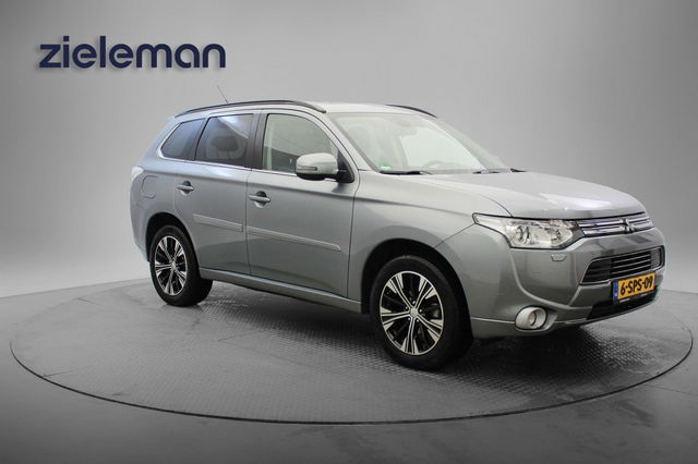 Mitsubishi Outlander - 2.0 PHEV Instyle+ - Navi, Cruise, Camera, Leer, Dakraam, Stoelverw. Trekhaak