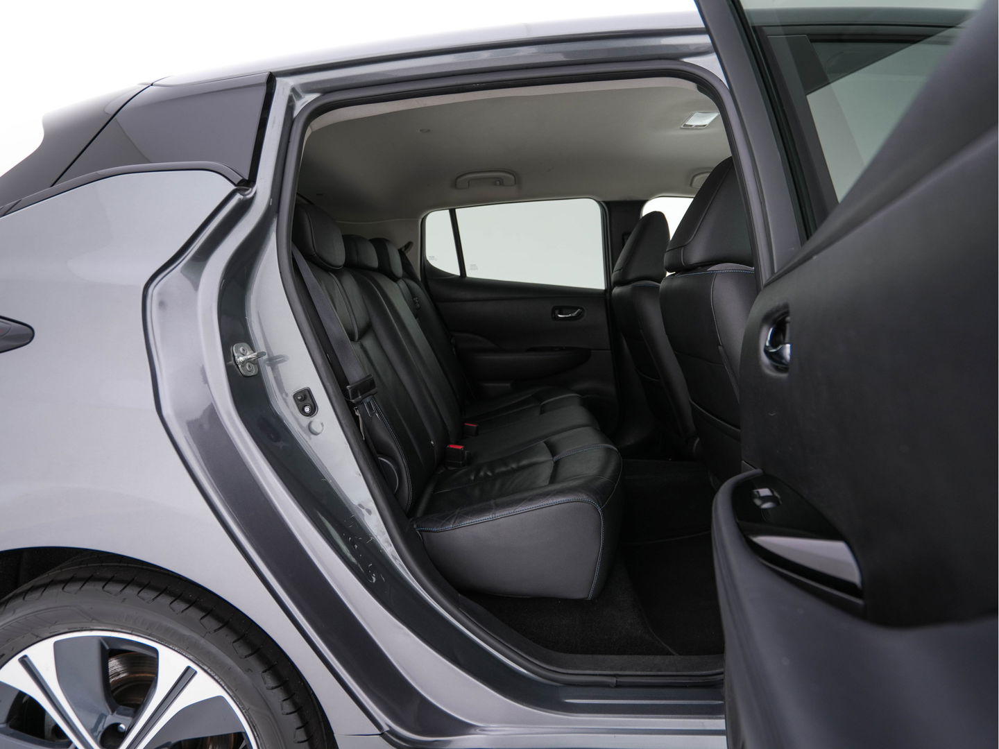 Nissan Leaf 3.Zero Limited Edition 62 kWh {SOH-93%} (INCL-BTW) Aut. *LEATHER | ADAPTIVE-CRUISE | FULL-LED | DIGI-COCKPIT | TOPVIEW | BOSE-AUDIO | KEYLESS | DAB+ | BLINDSPOT | ECC | PDC | HEATED-COMFORTSEATS | 17"ALU*