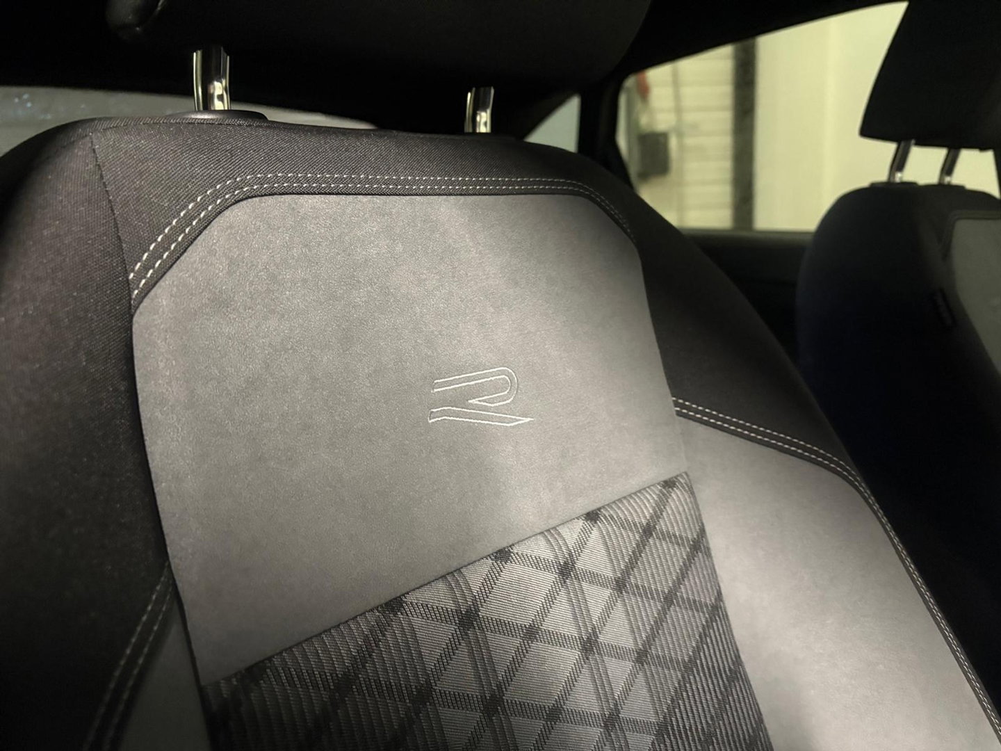 Volkswagen Taigo 1.5 TSI R-Line PANO KEYLESS CAM