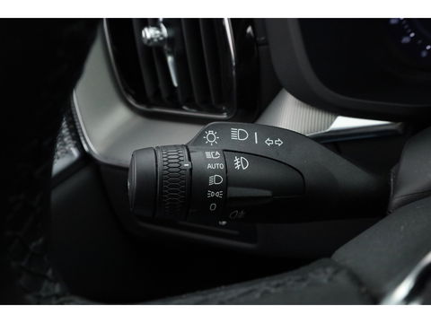 Volvo XC60 2.0 T8 Plug-in hybrid AWD Ultra Black Edition | Full Option | B&W Audio | Luchtvering | Trekhaak | stoel ventilatie | ACC | Blis | 360 cam |