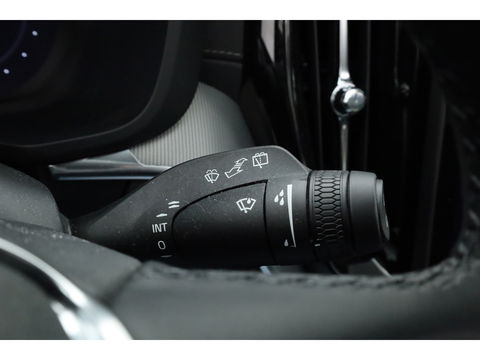 Volvo XC60 2.0 T8 Plug-in hybrid AWD Ultra Black Edition | Full Option | B&W Audio | Luchtvering | Trekhaak | stoel ventilatie | ACC | Blis | 360 cam |