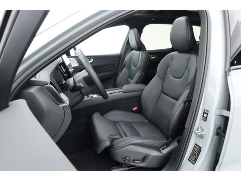 Volvo XC60 2.0 T8 Plug-in hybrid AWD Ultra Black Edition | Full Option | B&W Audio | Luchtvering | Trekhaak | stoel ventilatie | ACC | Blis | 360 cam |